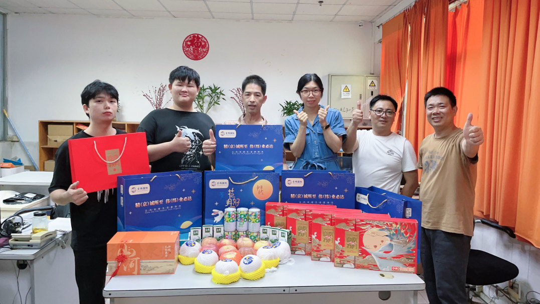 明月照千里，福利暖人心。東莞京福、京緯、京翼服裝有限公司發(fā)中秋節(jié)福利啦!(圖24)