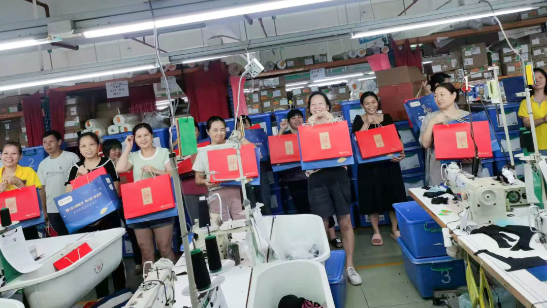 明月照千里，福利暖人心。東莞京福、京緯、京翼服裝有限公司發(fā)中秋節(jié)福利啦!(圖28)