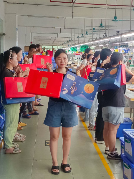 明月照千里，福利暖人心。東莞京福、京緯、京翼服裝有限公司發(fā)中秋節(jié)福利啦!(圖30)