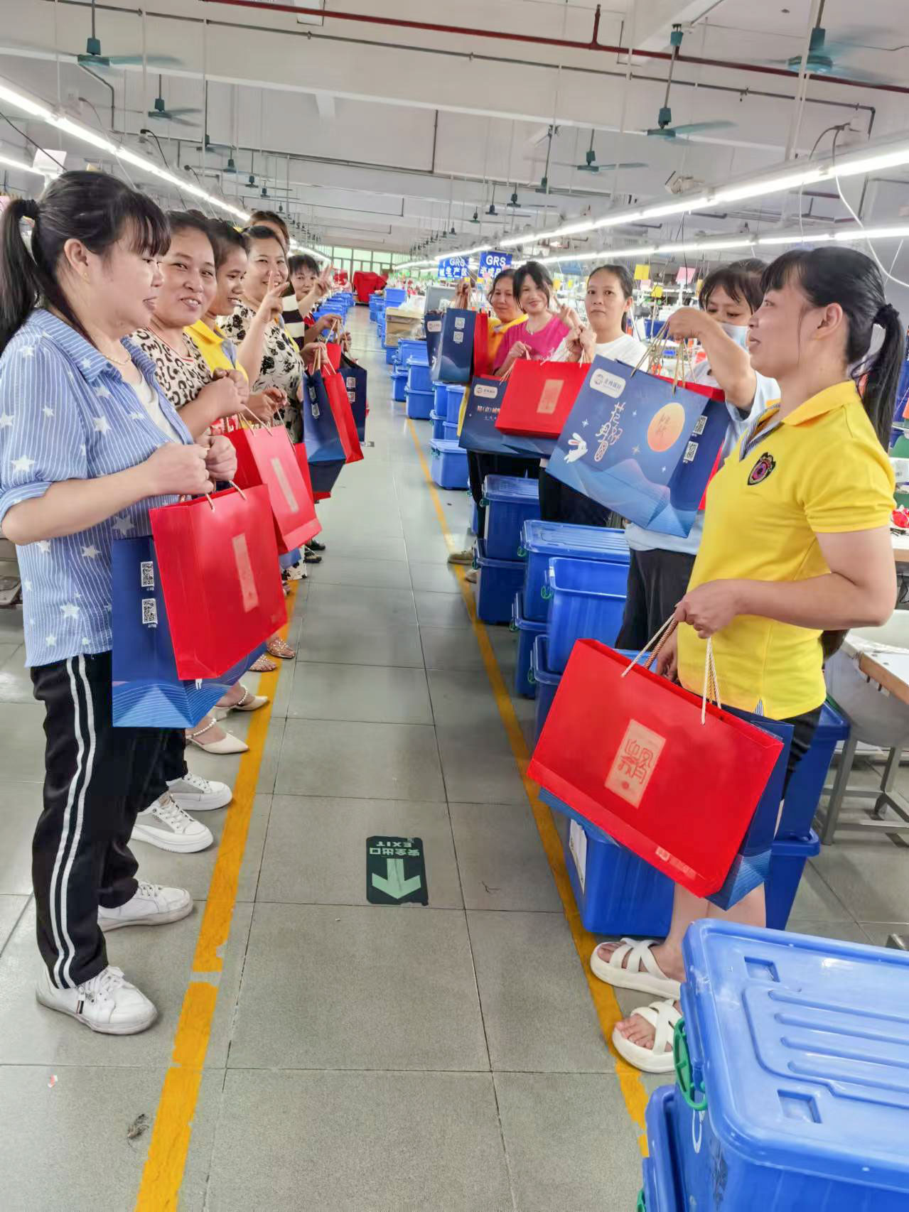 明月照千里，福利暖人心。東莞京福、京緯、京翼服裝有限公司發(fā)中秋節(jié)福利啦!(圖29)
